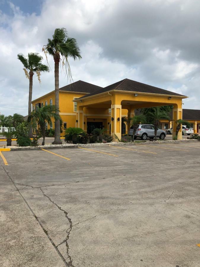 Los Fresnos Inn And Suites Exterior photo